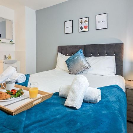 5-Bedroom Contractor House With 10 Beds Free Parking And Free Wifi - Outfield Homes By Your Lettings Short Lets & Serviced Accommodation Peterborough Exterior foto