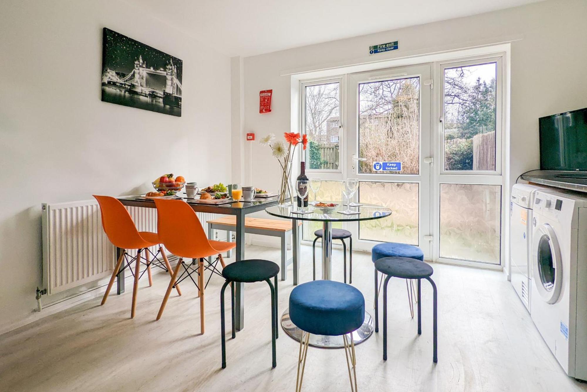 5-Bedroom Contractor House With 10 Beds Free Parking And Free Wifi - Outfield Homes By Your Lettings Short Lets & Serviced Accommodation Peterborough Exterior foto